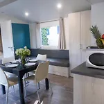 אתר קמפינג Mobil Xxl 4 - Le Domaine D'oleron Foulerot